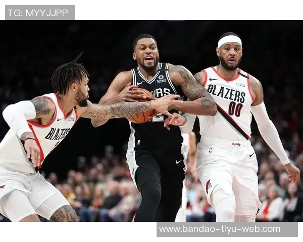 大洛专注卡位技巧努力为队友创造更好抢板机会