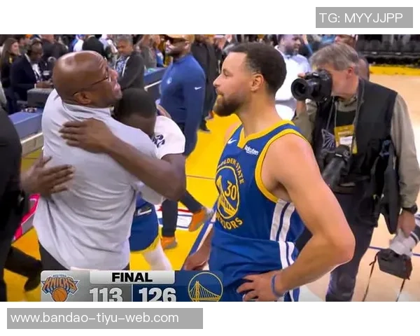 库里状态回暖对决尼克斯连续10场得分24贡献27分7助攻表现出色